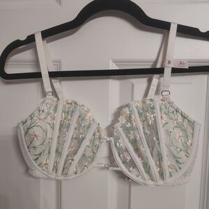 Victoria's Secret White Floral Embroidered Bra